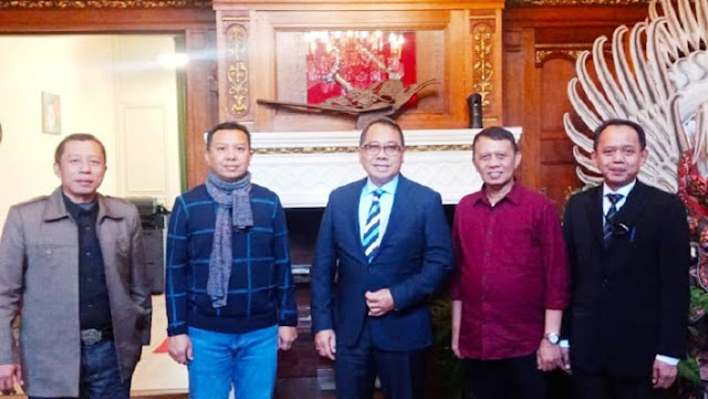 Exploring Tourism Cooperation, Basli Ali Visits the Indonesian Embassy in The Hague