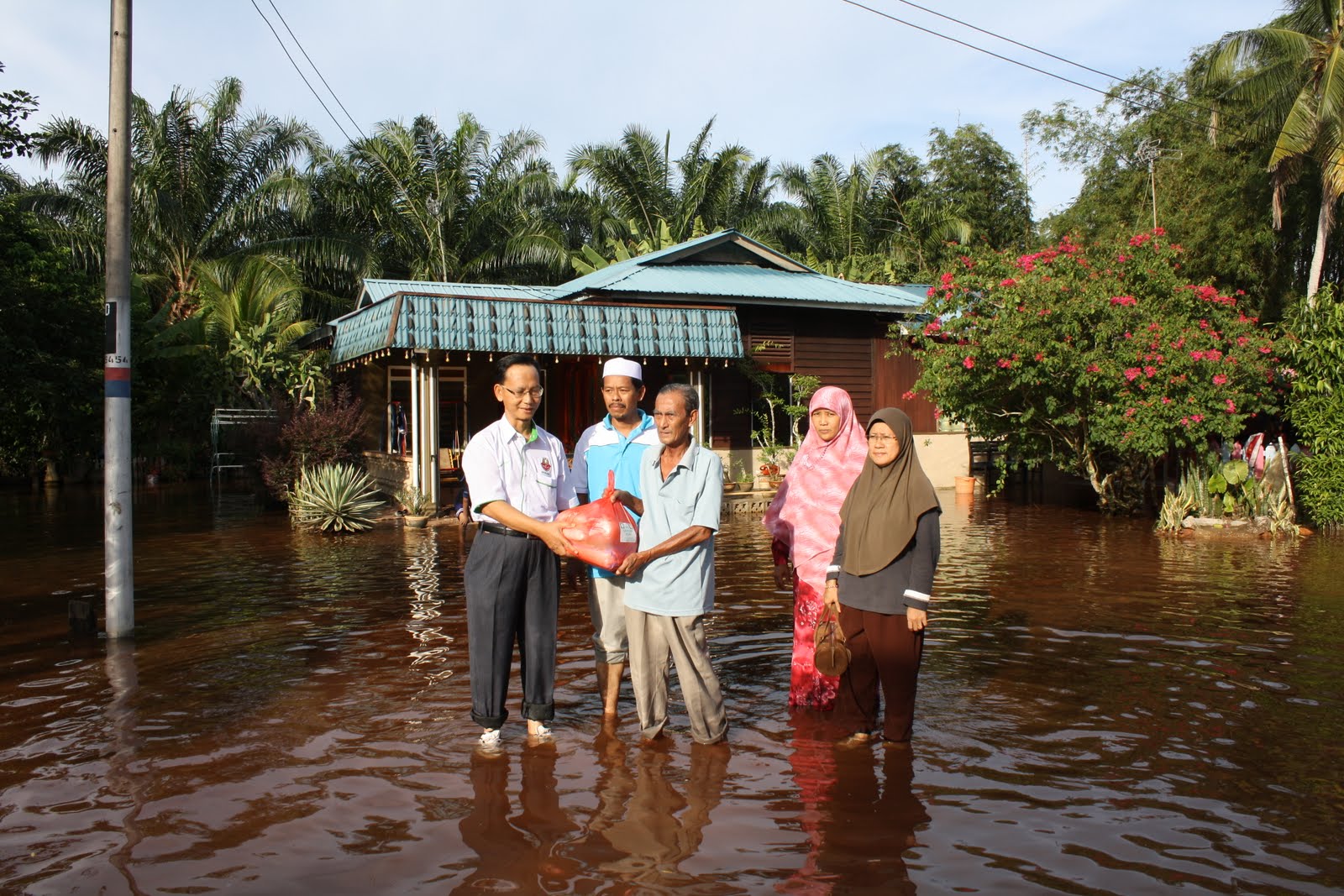 LAMAN RASMI ADUN MAHARANI: DUN MAHARANI BANJIR - BANTUAN 