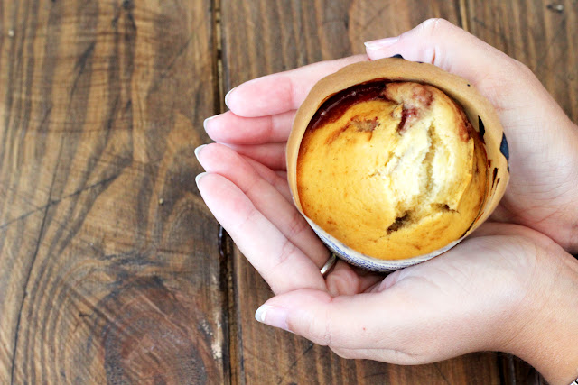 MUFFINS CON MERMELADA DE CEREZA