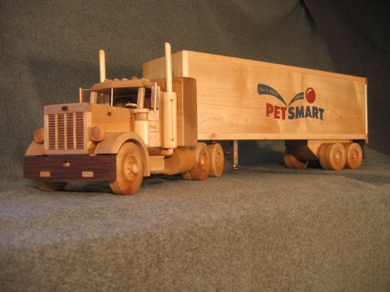 miniatur truk amerika dari kayu