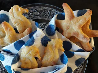 PIZZETTE MARINE - Pizzette bianche a base di yogurt a forma di stella e cavalluccio marini