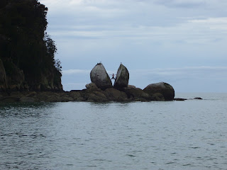 ニュージーランド　ネルソン Split apple rock 写真　画像