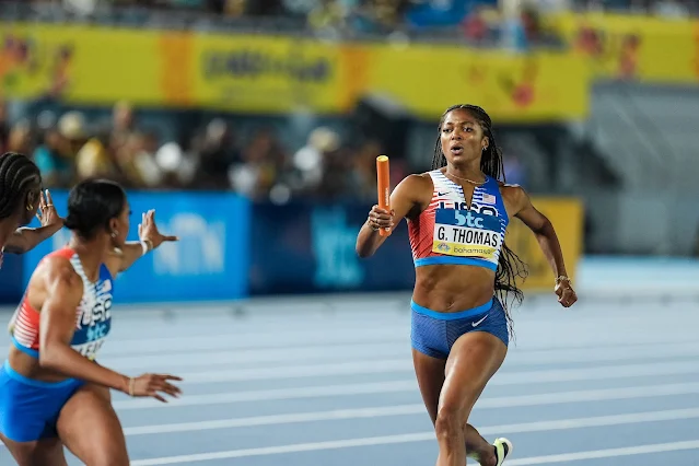 USA's Gabby Thomas in the women's 4x400m at the World Athletics Relays Bahamas 24 (© Sergio Matteo)