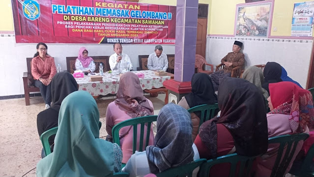 Kegiatan pelatihan memasak oleh Disnaker Kabupaten Nganjuk di Kantor Desa Bareng, Kecamatan Sawahan, Rabu 5 Juli 2023