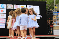 Desfile solidario de moda infantil