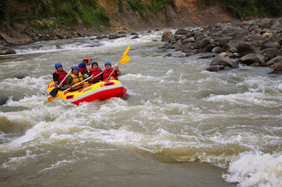 Tempat wisata di Sukabumi berikutnya yang menyenangkan adalah tempat wisata di Sungai Cicatih