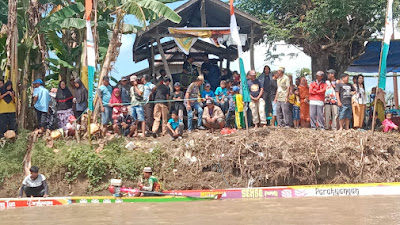 Camat Pammana Membuka Kegiatan Lomba Balap Perahu, Respons Masyarakat Sangat Antusias 