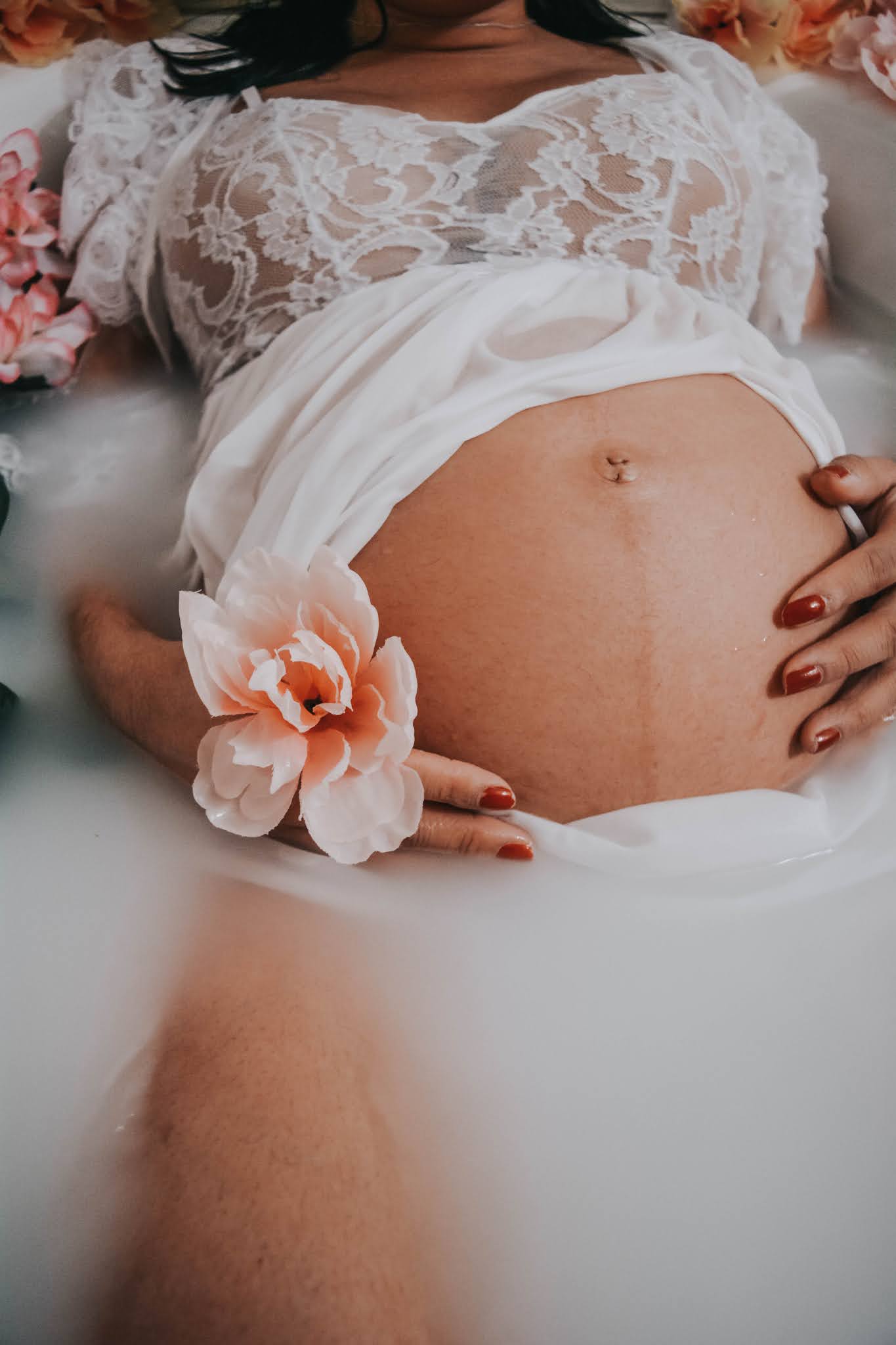 Maternity Photo Shoot Ideas: Milk Bath Photos