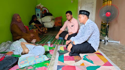 Arahan Bupati Aceh Utara, Camat Cot Girek Sambangi Ibu Jamaliah Warga Miskin Penderita Penyakit Lumpuh
