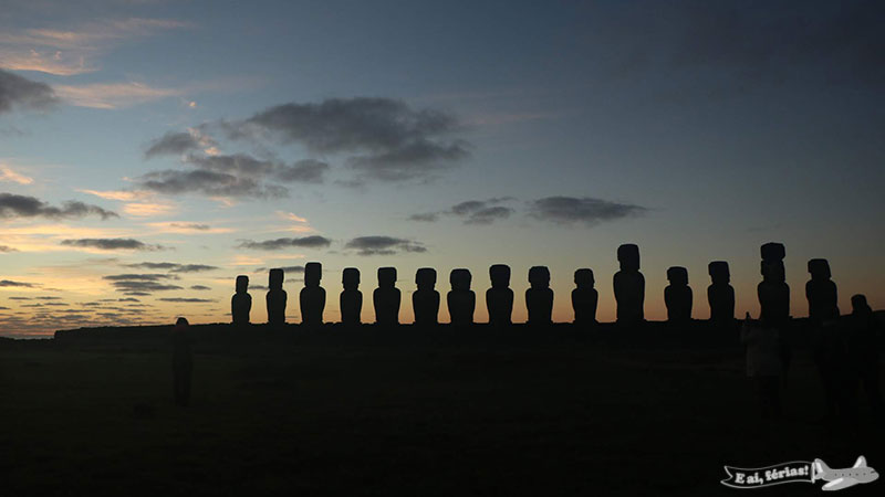 No destino mais remoto do mundo no meio do Oceano Pacífico: Easter Island  🗿 🫶🏻 Assistir o nascer do sol nesse lugar foi mágico! …