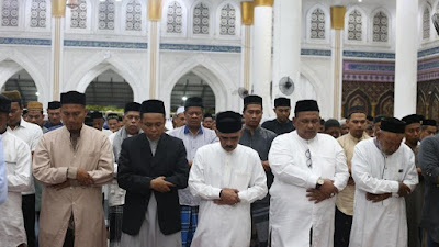 Tarawih Perdana, Bupati Aceh Utara Ajak Warga Senantiasa Memakmurkan Masjid dan Meunasah Dalam Beribadah di Ramadhan