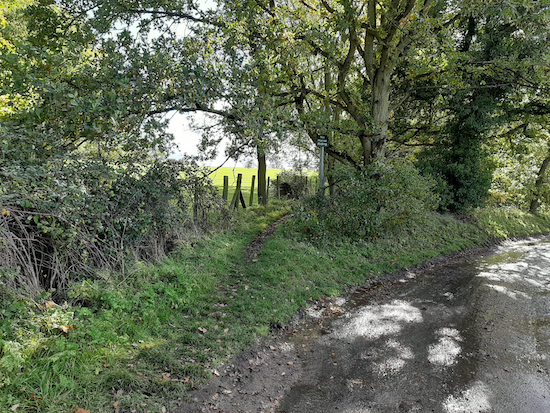 Little Munden footpath 5 mentioned in point 11 below Image by Hertfordshire Walker released via Creative Commons BY-NC-SA 4.0