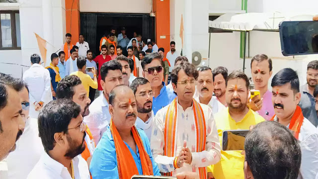 basti-news-sweets-distributed-at-bjp-office-on-formation-of-nda-government-center-for-third-time