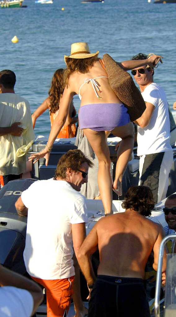 36 Cindy Crawford's Lovely Butt Ass Bikini Shots