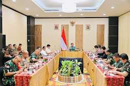 Gelar Ratas, Jokowi Minta Jajaran TNI-Polri Kawal Pembangunan untuk Kesejahteraan Masyarakat Papua