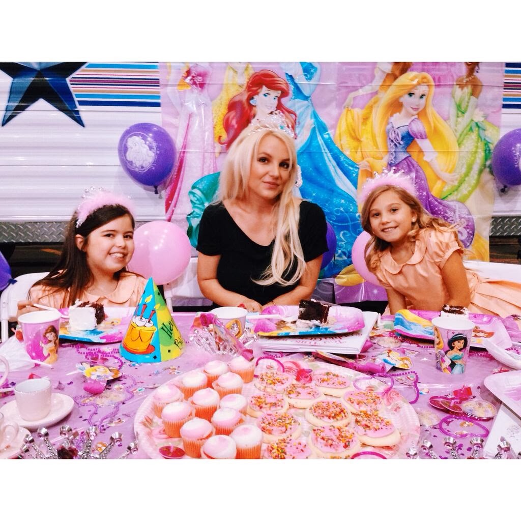 Britney Spears Richie Ellen Tweeted Picture Of Britney Sophia Grace And Rosie