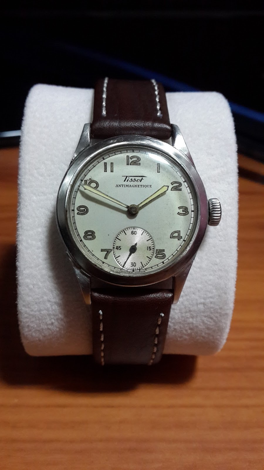 Comes with Italian calf leather strap.