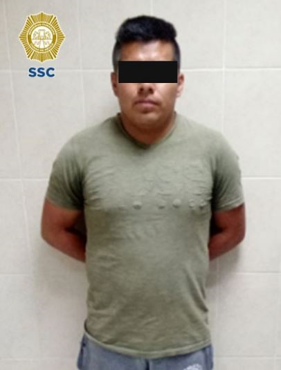 Agentes de la SSC arrestan a sujeto por asalto a una estética