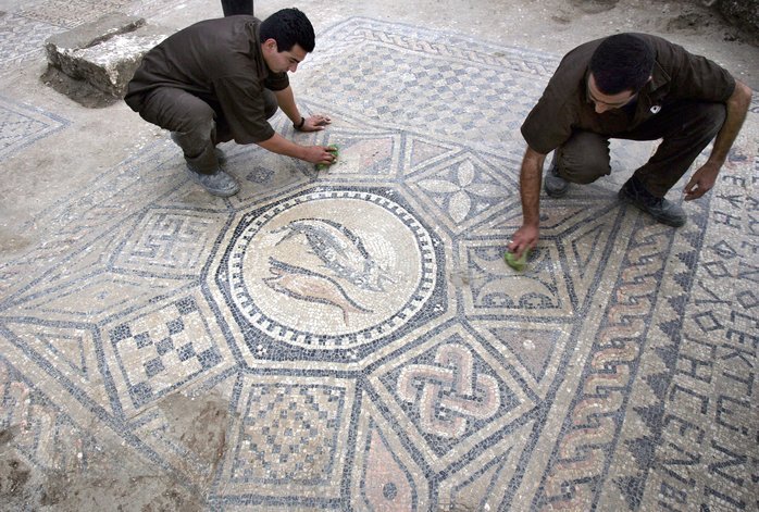 Presos descobrem mosaico em Israel, Megido