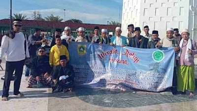 Pemdes Purasari melaksanakan Wisata Religi ke wilyah Banten