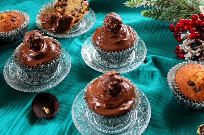 Cup Cakes φουντουκιού με πραλίνα και ferrero