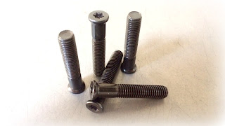 special modified flat head full body machine screw in steel, straight hardened with black oxide - Engineered Source is a supplier & distributor of standard and special fasteners in Santa Ana, Orange County, Los Angeles, San Diego, Southern California