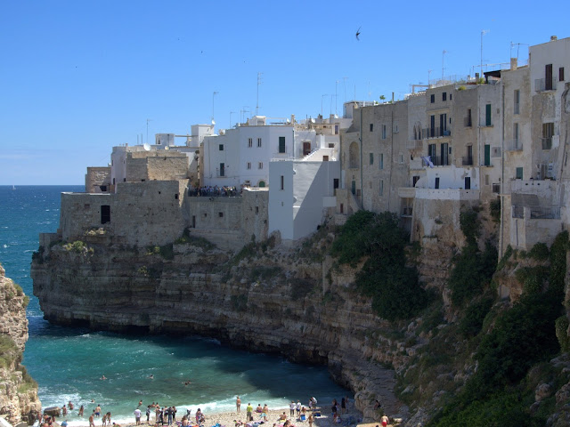 Polignano a Mare widok na plażę