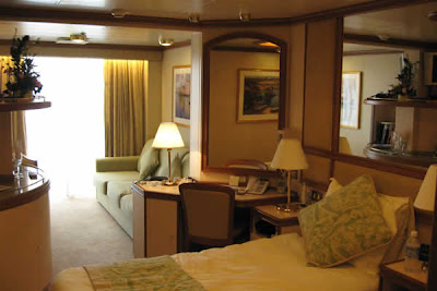 Cabin D505, living room area