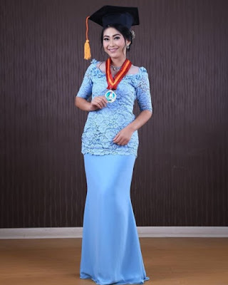 model kebaya wisuda berjilbab terbaru