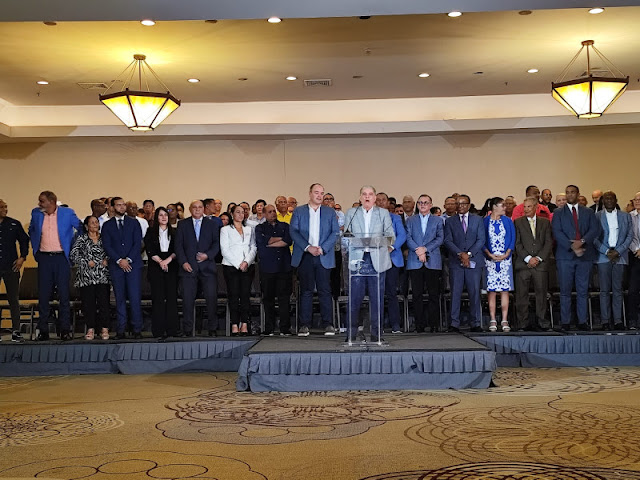 Objetan Danilo  siga en la presidencia del PLD y aconsejan desligarse de acusados de corrupción