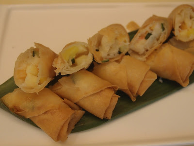 Seafood With Mixed Fruit Crispy Roll