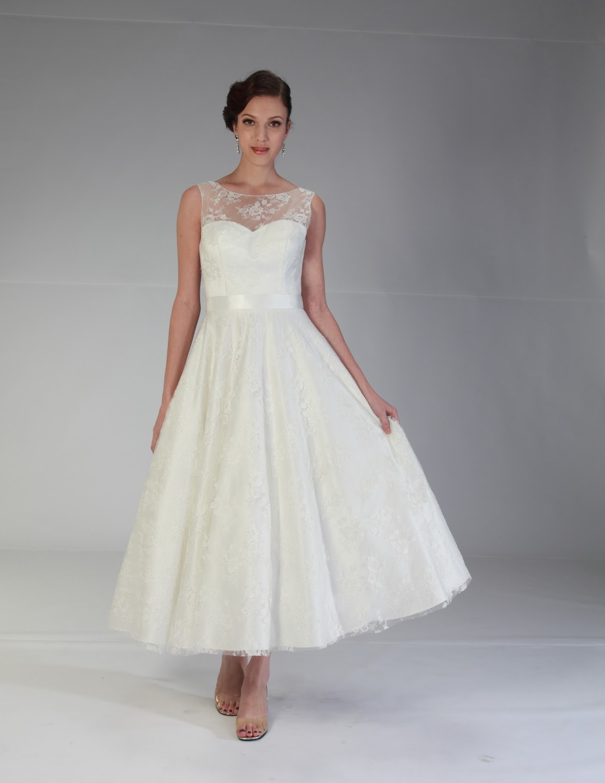 Choosing The Best Wedding Dress for a Civil Wedding Ceremony - Mother