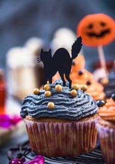 Lucky Black Cat Cupcake @BionicBasil Amber and Pandora's Pawty 2022