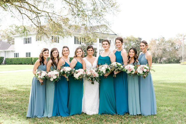 Bride with bridesmaids with blue dresses and bouquets