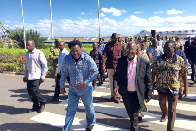BREAKING NEWS: MHUBIRI MAARUFU WA NIGERIA TB JOSHUA ATUA ...