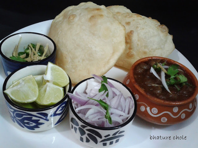 http://www.paakvidhi.com/2013/07/chholey-bhature.html