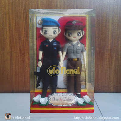 Boneka Flanel Pasangan brimob dan polwan