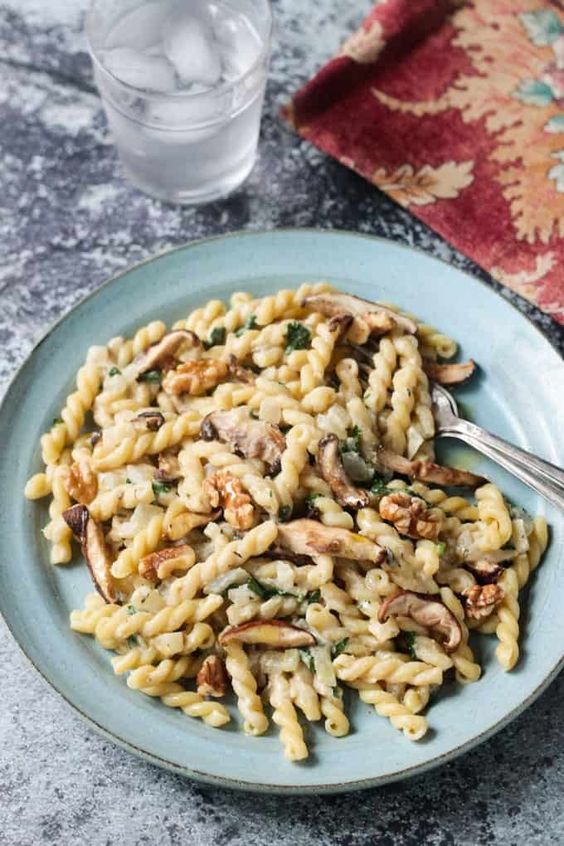 Creamy Vegan Mushroom Pasta Recipe - this dairy free sauce is creamy and smooth and the perfect complement to lots of pasta and earthy mushrooms. Ready in under 30 minutes and perfect for a quick