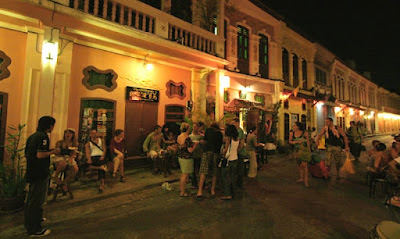 This weblog rarely enters into the nightlife of Phuket Bangkok Thailand Map; An flush at Glastnost Cafe, Phuket Town