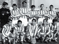 REAL VALLADOLID DEPORTIVO - Valladolid, España - Temporada 1969-70 - Aguilar, De la Cruz, Rivas, Recio, Nozal, Marañón; Astrain, Montoya, Docal I, Lizarralde y Román - REAL VALLADOLID DEPORTIVO 3 (Montoya, Docal I y Román), U. D. SALAMANCA 1 (Fernando) - 14/12/1969 - Liga de 2ª División, jornada 15 - Valladolid, estadio José Zorrilla - Al final de la temporada, el Valladolid se clasificó 17º y acabó descendiendo a 3ª División. Olmedo, Saso y Coque, que se sucedieron como entrenadores, no consiguieron evitar la debacle