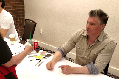 Anson Mount (Captain Pike - Star Trek Discovery) interacting with a fan