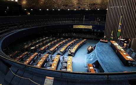 Com quatro senadores no plenário aprovado projeto que torna crime hediondo assassinato de policiais