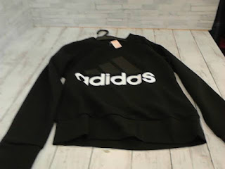 未使用品　５９３２５３　ａｄｉｄａｓ レディースクルーネックスウェット　９９０円