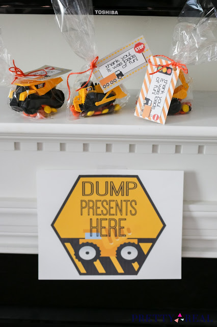 free construction party printables and construction party favors at a construction themed birthday party