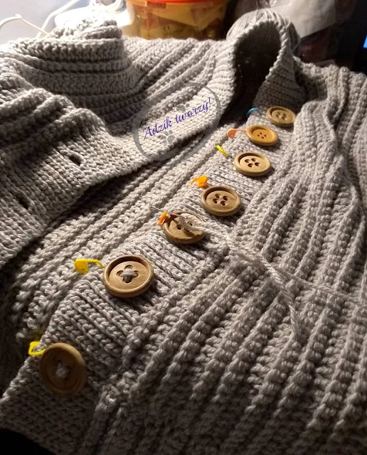 Sweter na szydełku rozpinany, z guzikami - Blog DIY Adzik tworzy