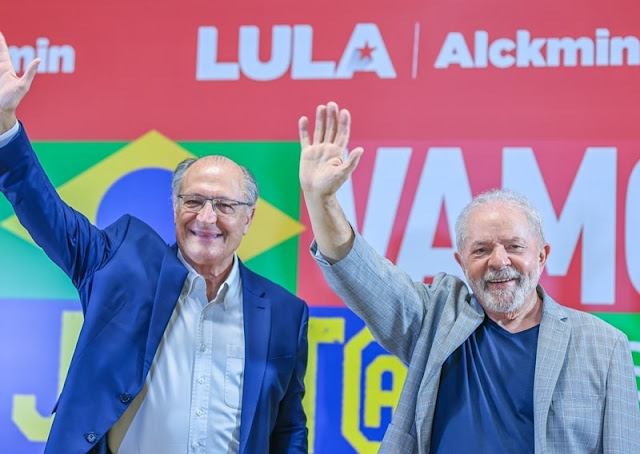 Chapa de Lula e Alckmin registra candidatura no TSE