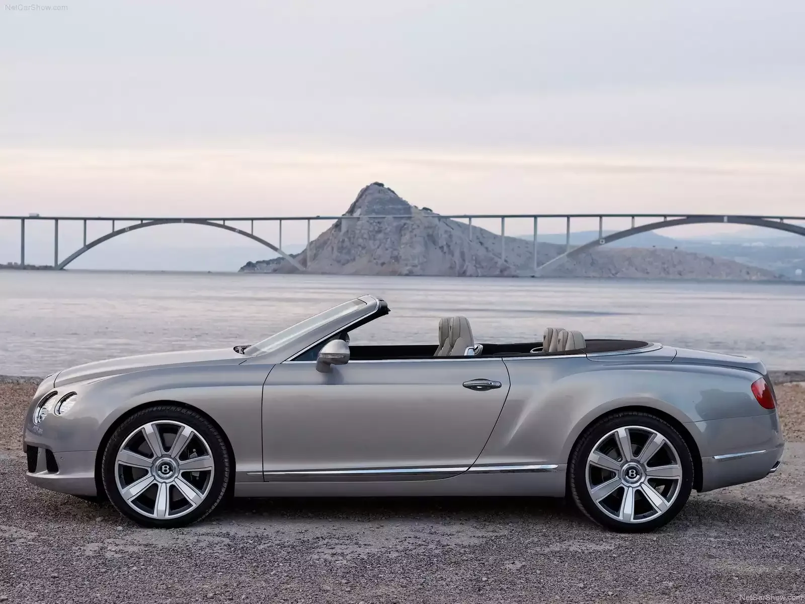 Hình ảnh xe ô tô Bentley Continental GTC 2012 & nội ngoại thất