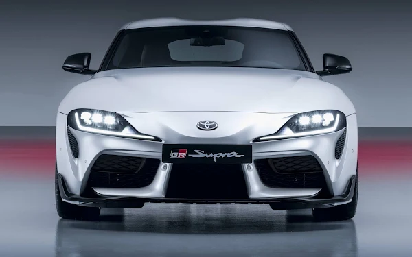 Toyota Supra GR 2023 ganha opção de transmissão manual