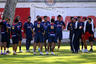 Chivas en entrenamiento antes de enfrentar a Morelia, Bicentenario 2010, J14