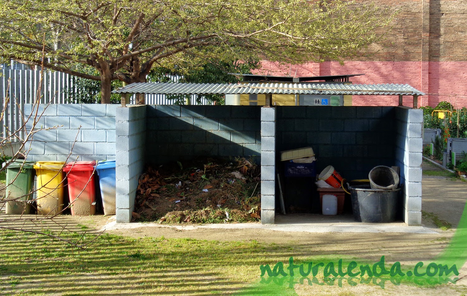 compostador y zona reciclaje